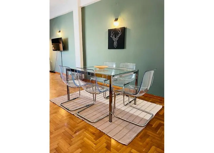 Cozy Apartment In Central Athens - Sleeps 6